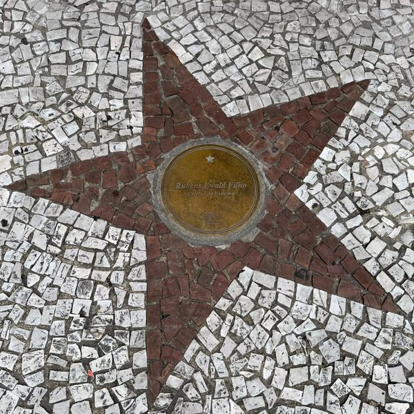 Estrela de Rubens Ewald Filho na Calçada da fama do Roxy
