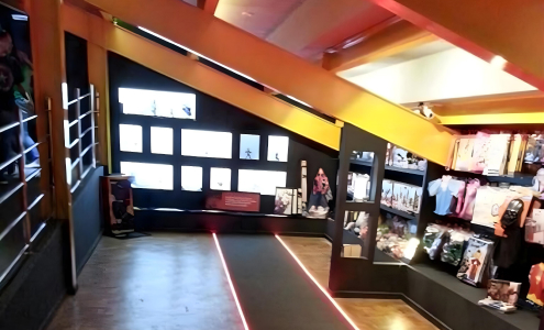 Interior da loja Cult Comics